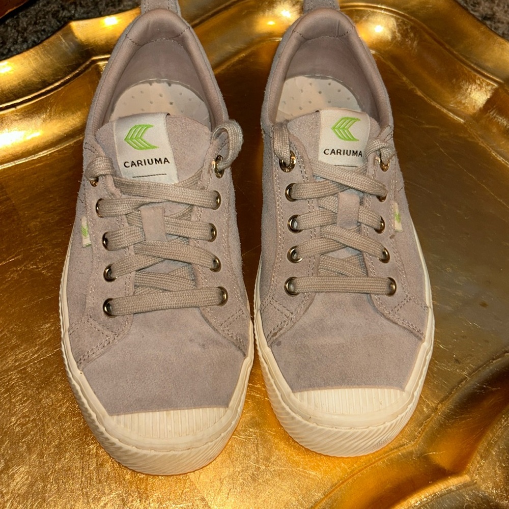Very Good Condition Cariuma OCA Flatform Sneakers - Women’s size 9